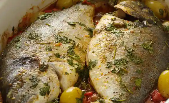 Foto da receita de Dourado Assado no Forno: Receita Simples, Saborosa e Fácil de Fazer
